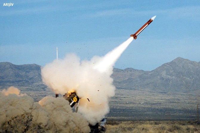 Mûşek hat avêtin baregaha Amerîkaya îşxalker