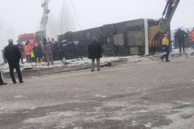 29 people wounded in a bus crash in western Turkey