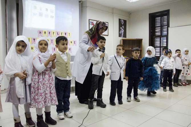 Nezaket Okulları öğrencileri ilk karnelerini aldı
