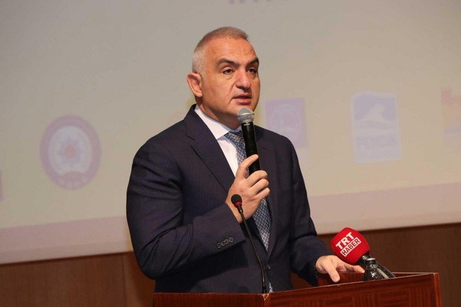 Bakan Ersoy: "Turizm hem İstanbul hem Türkiye için çok önemli"
