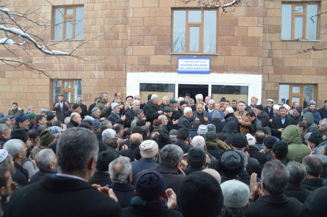 Halk, Şeyh Abdülkerim Çevik’in taziyesine akın ediyor