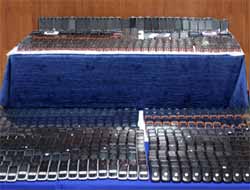 Tarsus'ta 1500 Kaçak Cep Telefonu Ele Geçirildi