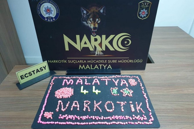 Malatya'da kayısı bahçesine gizlenen uyuşturucu hap ele geçirildi