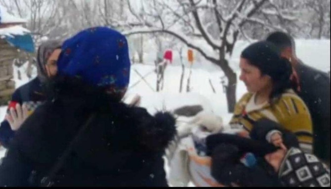 Ayağı yanan çocuğun imdadına kar temizleme ekipleri yetişti