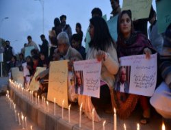 Pakistan'da 7 yardım görevlisi öldürüldü