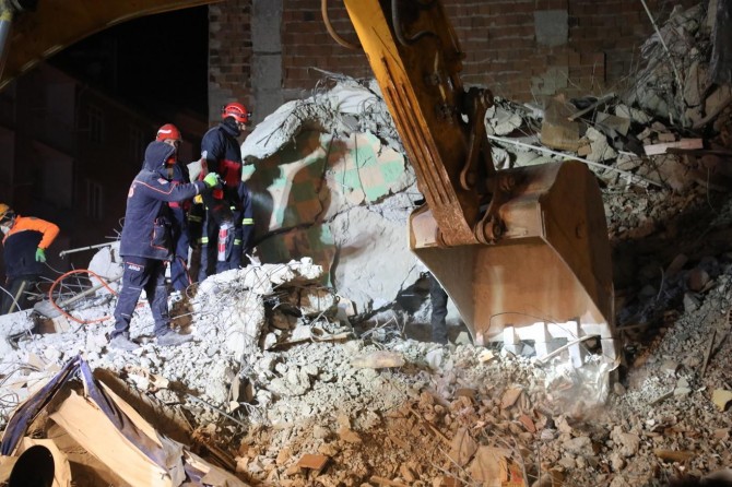 Death toll rises to 19 in earthquake struck eastern Turkey