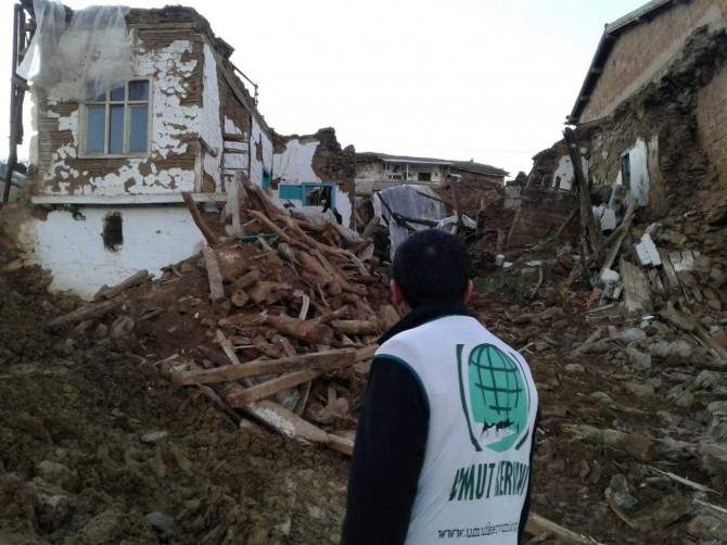 Malatya Umut Kervanı, deprem bölgesinde incelemelerde bulundu