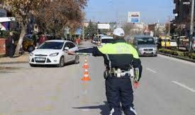 Trafik kuralı ihlali yapan dört bin sürücüye para cezası verildi