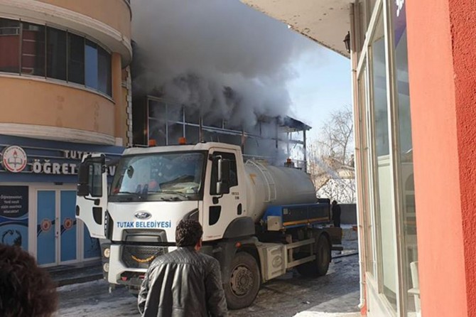 Ağrı'da öğretmenevinde çıkan yangın korkuttu