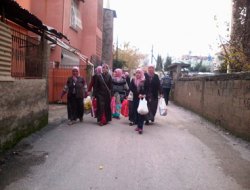 Kız Kur'an Kursu Öğrencilerinden Mağdur Ailelere Yardım