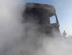 Seyir Halindeki TIR Yandı Video