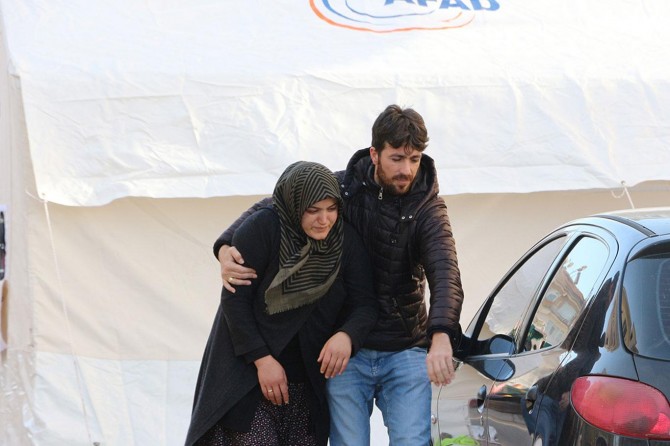 Depremin imtihan olduğunu belirten Elazığlılar, her şeye rağmen şükrediyor