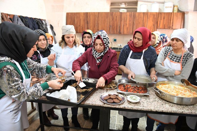 Şanlıurfa'da kadınlara yönelik "yöresel yemek kursu" başladı
