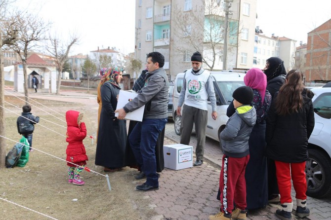 Avrupa Yetim Eli depremzedelerin yaralarını sarıyor