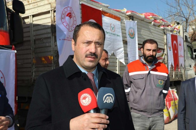 Depremde hayvanları telef olan üreticilere hayvan ve yem desteği başladı