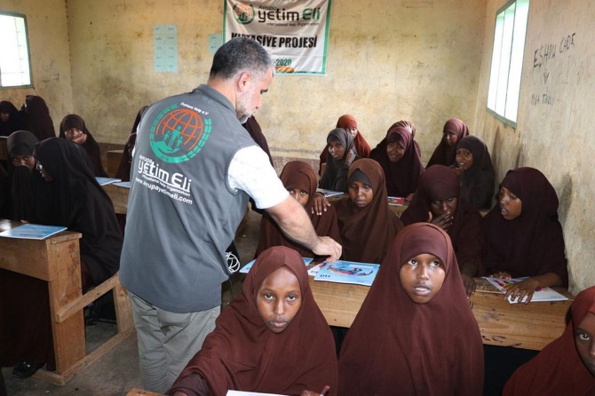 European Yetim Eli makes poor students happy