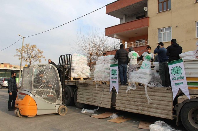 ​Umut Kervan'ı Diyarbakır'dan İdlib'e 2 yardım TIR'ı gönderdi