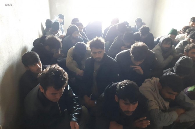 Bitlis'te 34 düzensiz göçmen yakalandı