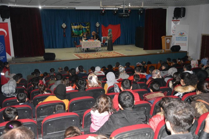 Nadir görülen bir hastalığa yakalanan minik Ahmet için tiyatro oyunu düzenlendi