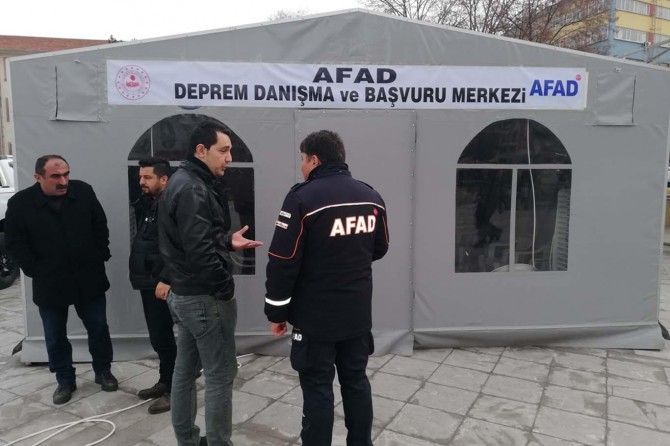 Malatya’da depremzedeler için başvuru çadırı açıldı