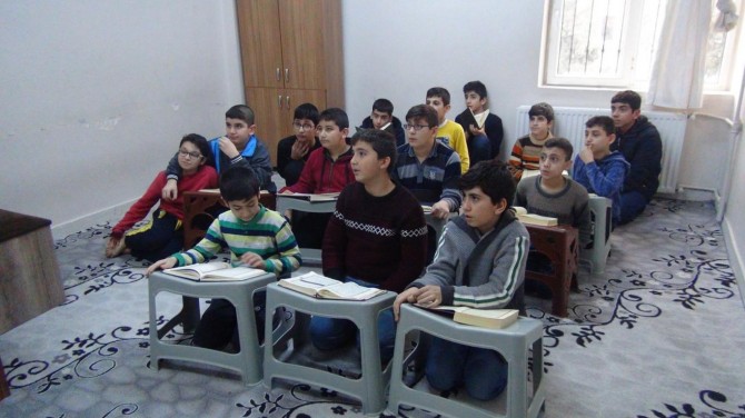 Adıyaman İl Müftülüğü Gençlik Merkezi öğrencileri, eğlenerek öğreniyor