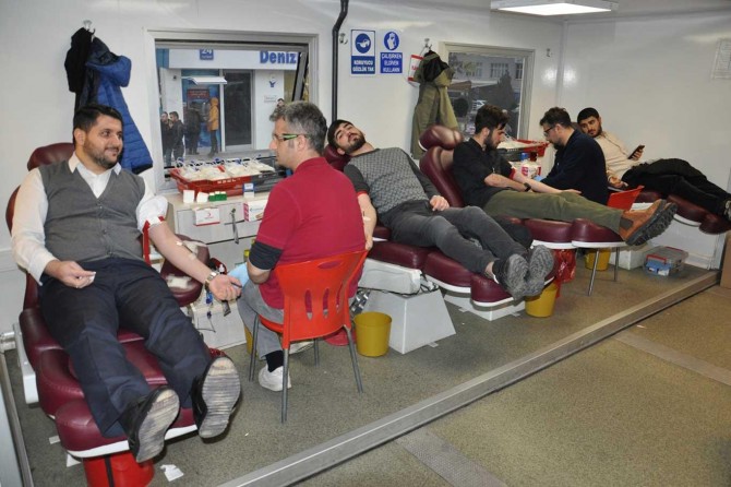 HÜDA PAR Batman İl Gençlik Kolları depremzedeler için kan bağışında bulundu