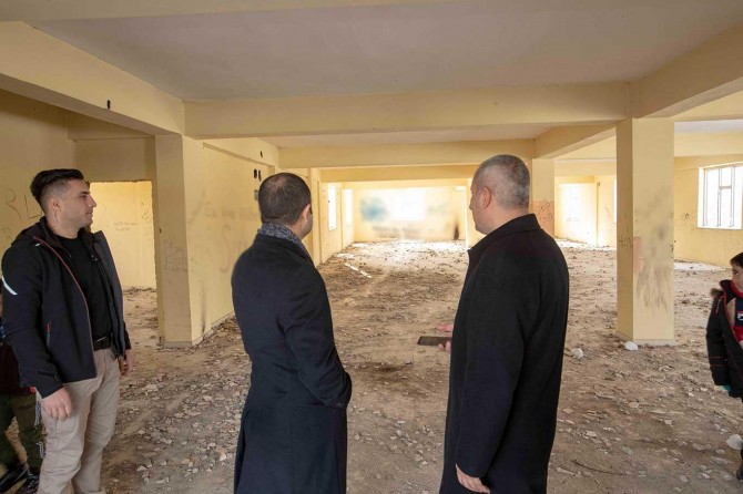 İpekyolu kaymakamı ve Belediye Başkan Vekili Aslan Bostaniçi Mahallesi'ni ziyaret etti