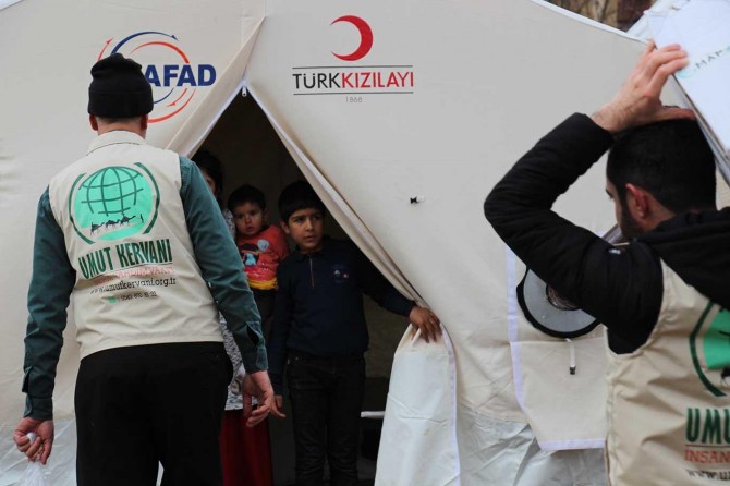 ​Umut Kervanı deprem bölgesinde yardımlarını sürdürüyor