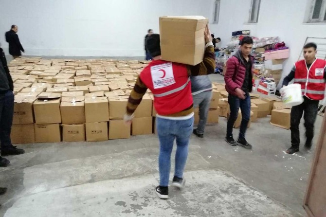 Kızılay Adıyaman Şubesinden depremzedelere yardım