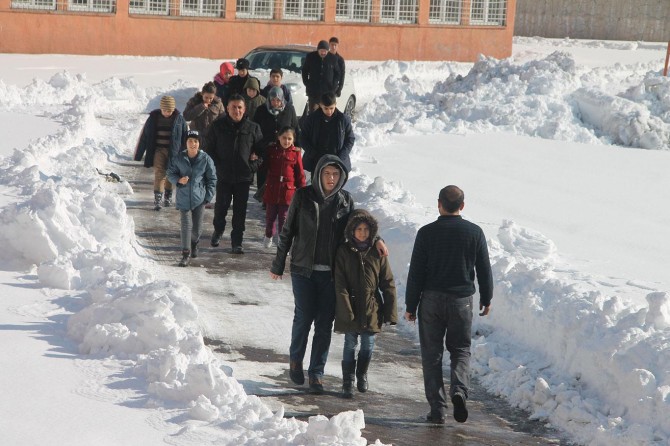 Soğuk havaya rağmen Bitlisliler Siyer Yarışması'na katıldı