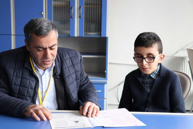 Malatya’daki Siyer Yarışmasına görme engelli öğrencinin Peygamber aşkı damga vurdu