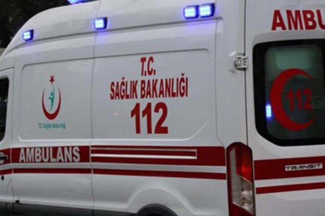 Erzurum'da yolcu midibüsü devrildi: Bir ölü, 12 yaralı
