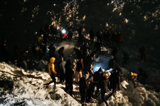 Li Wanê şape ket: 5 kes canê xwe ji dest dan 7 kes birîndar bûn