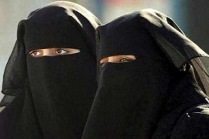 Almanya'da mahkeme, kız öğrencinin derste peçe takabileceğine hükmetti