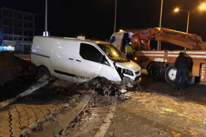 ​Nusaybin'de banka para nakil aracı kaza yaptı: 1 yaralı