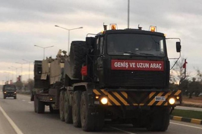 Turkey sends reinforcements to Syrian border