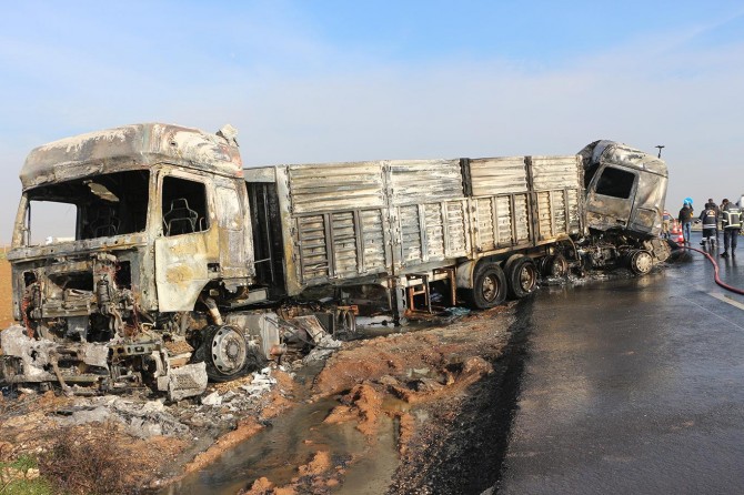 Mardin’de iki TIR ile akaryakıt tankeri çarpıştı: 3 yaralı