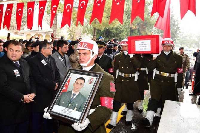 İdlib'deki saldırıda hayatını kaybeden asker defnedildi