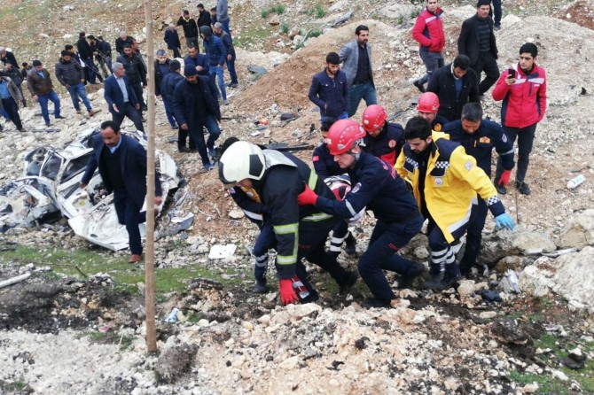 Otomobil ile kamyonet çarpıştı: Bir ölü bir yaralı