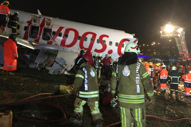 Sabiha Gökçen'de pistten çıkan uçakta hayatını kaybedenlerin sayısı 3'e yükseldi