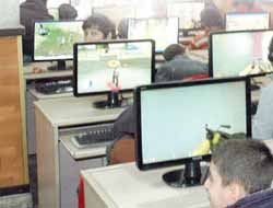 Kapımızdaki tehlike internet kafe