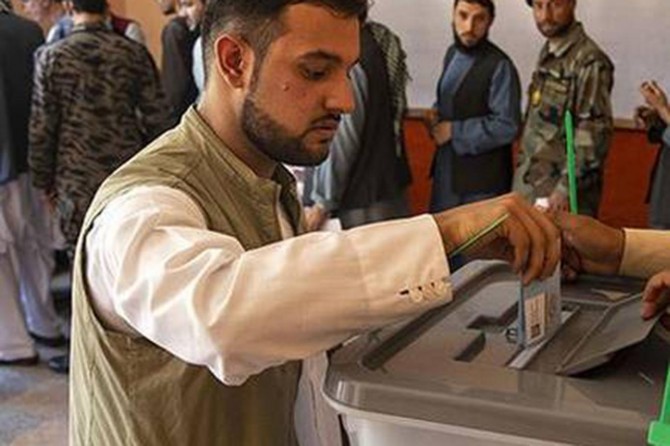 Afganistan'da hileli olduğu iddiasıyla 300 bin oy yeniden sayılacak