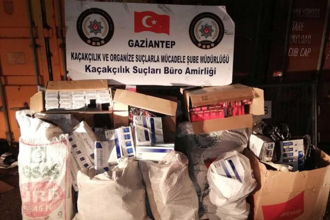 ​Gaziantep'te 17 bin paket gümrük kaçağı sigara ele geçirildi