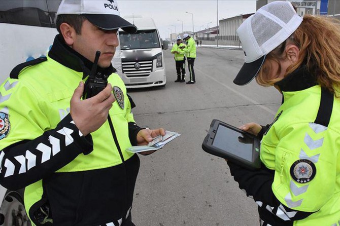 Türkiye genelinde okul servis araçları denetimi gerçekleştirildi
