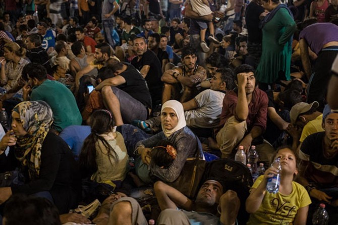 Macaristan hükümeti mültecileri aç bırakarak iltica başvurusundan caydırmaya çalışıyor