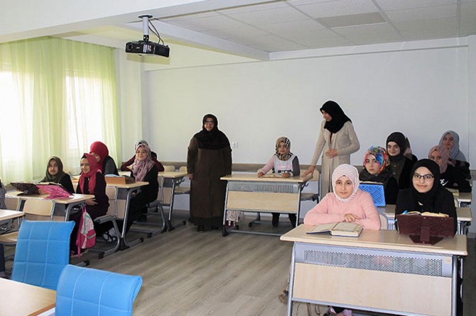 Hafızlık öğrencileri, çığ felaketinde hayatını kaybedenler için hatim indirdi