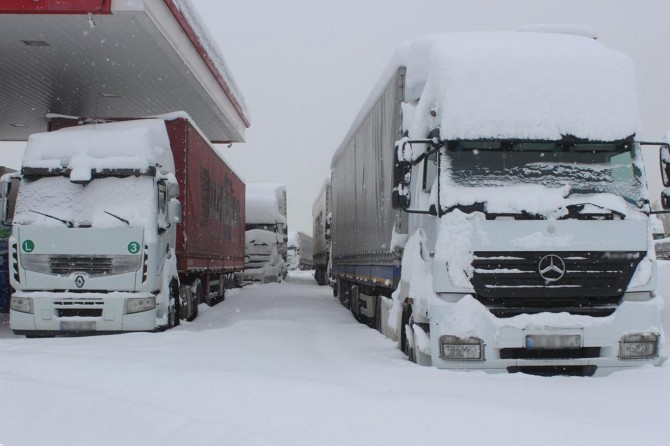 Ji ber berfa ku zêde barîya li Çiyayê Boluyê çûyîn û hatina TIRan hat rawestandin