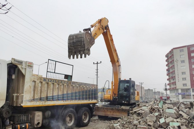Mardin’de uyuşturucu yuvası haline gelen metruk meskenler yıkılıyor