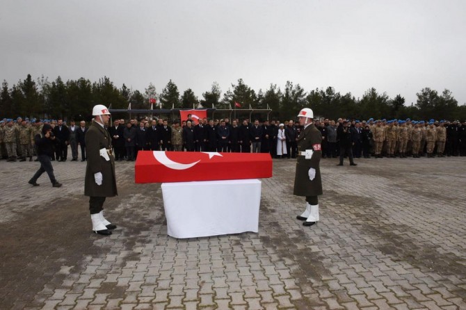 Askeri aracın devrilmesiyle hayatını kaybeden asker memleketine uğurlandı