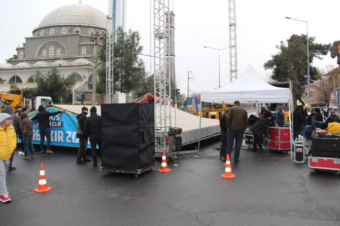 Diyarbakır İstasyon Meydanı dev Kudüs mitingi için hazır